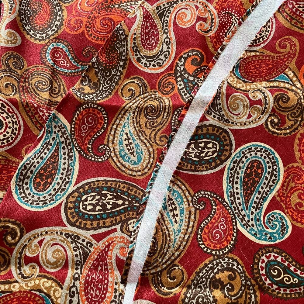 Round tablecloth